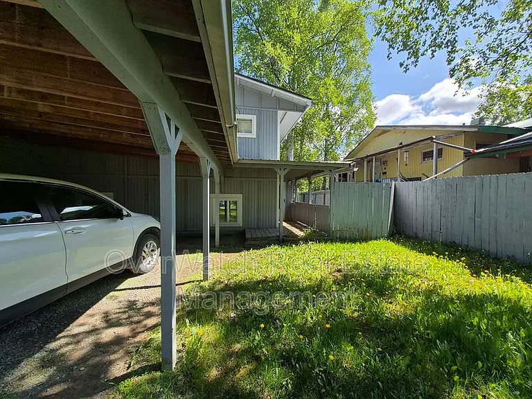429 Creekside St #B — Photo 12