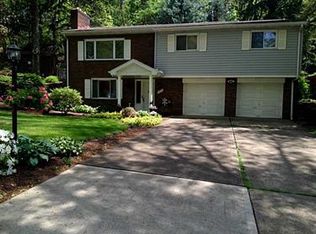 2051 Hampstead Dr, Pittsburgh, PA