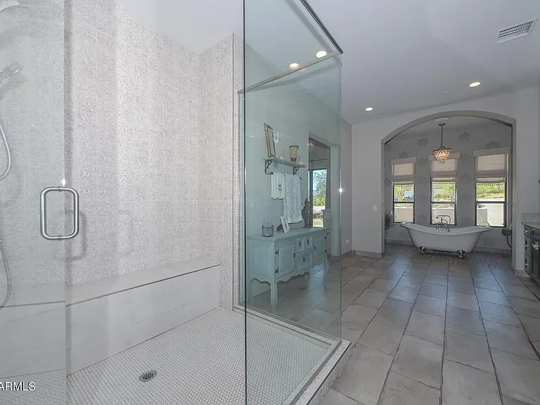 5861 E Cloud Rd — Photo 26