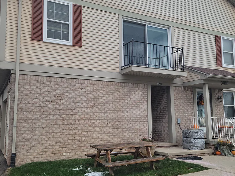 34720 E Lake Dr — Photo 1