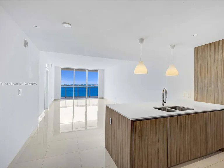600 NE 27th St #3102 — Photo 10
