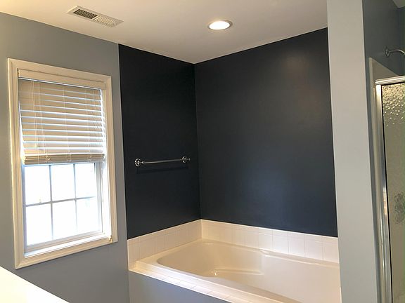 5th image of 923 Raymond Rd