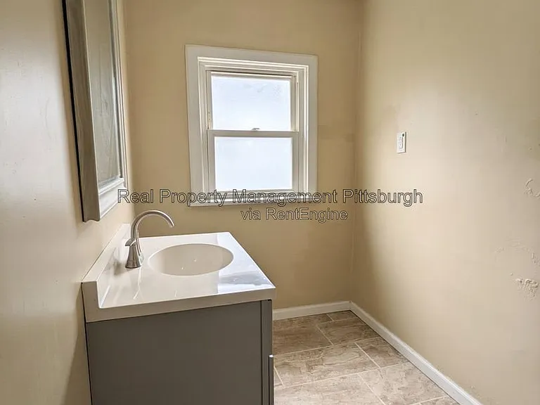 302 W Miller Ave — Photo 8