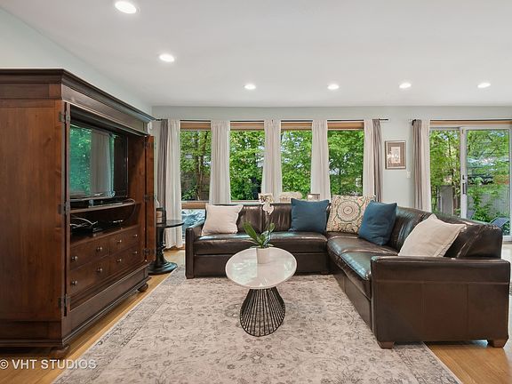 4th image of 317 Wilshire Dr W