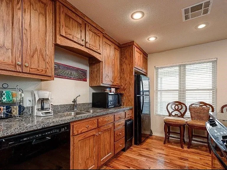 410 N Oliver Ave — Photo 18