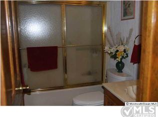 10 Beaver Hill Rd, Morganville, NJ 07751