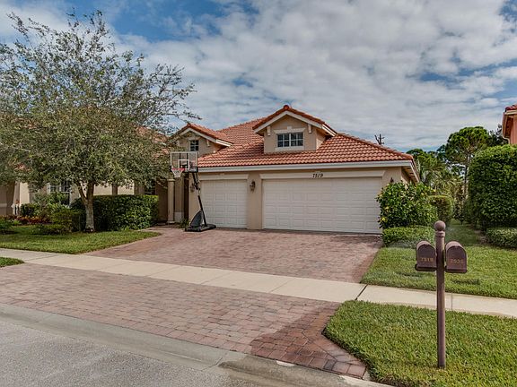 3rd image of 7519 SE Forest Oak Ln