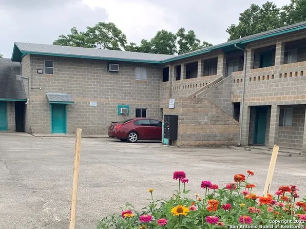 122 Roundtree Ln APT 5, San Antonio, TX 78233