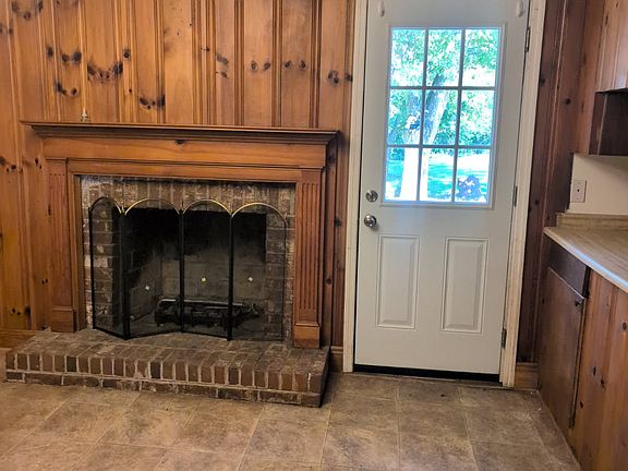 4th image of 1403 E Lee Rd
