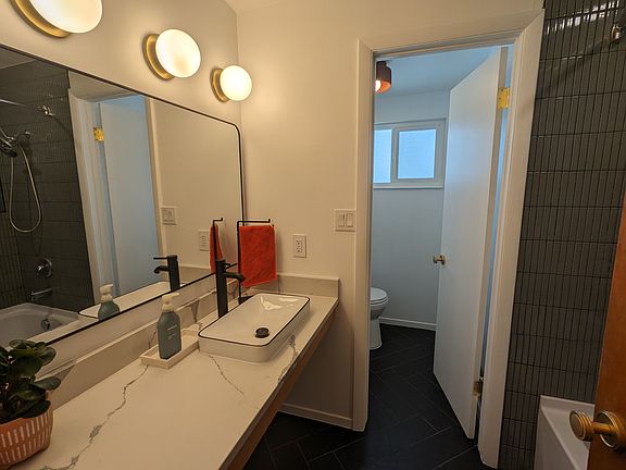 4th image of 5138 S Lambeth Cir