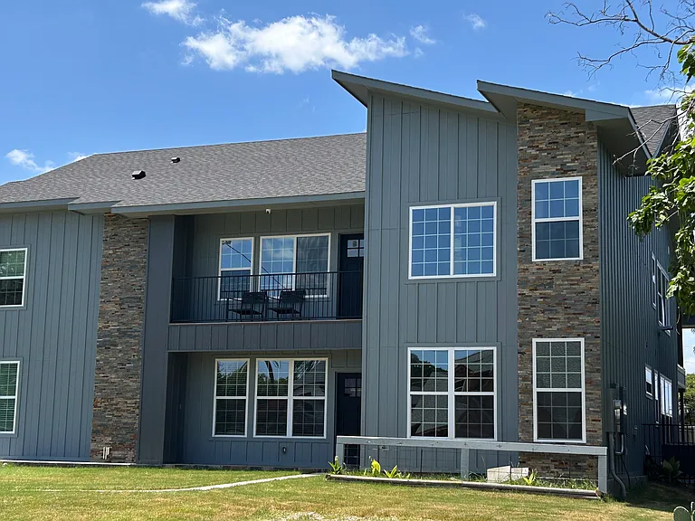 4534 N Shore Dr — Photo 2