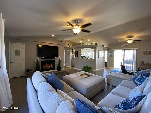 3rd image of 3041 Mirage Dr