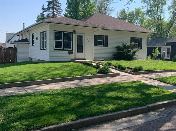 409 E 9th St, Dell Rapids, SD 57022