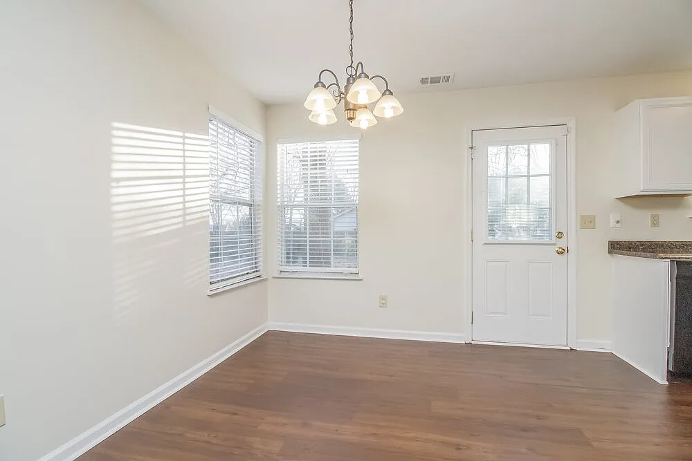 3 bed, 2.5 bath, 1856 sqft, $2,195 — Photo 3