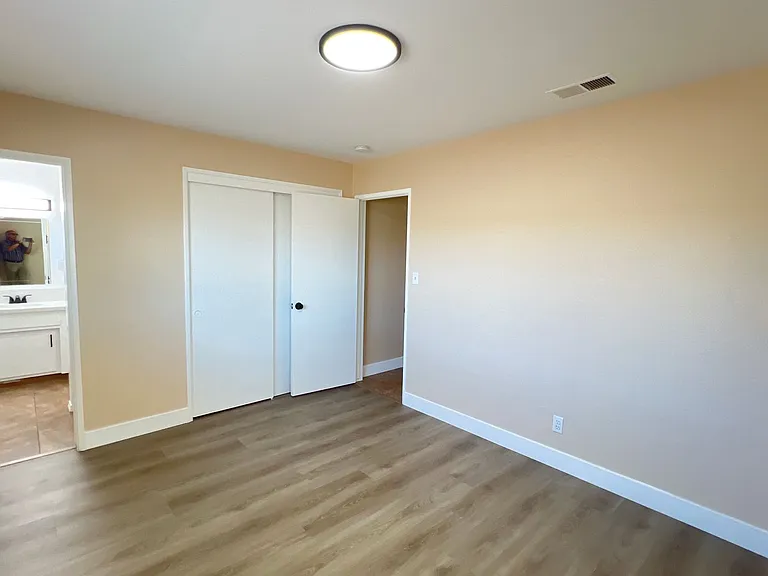 4236 Columbus St — Photo 9