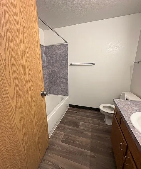 Apartment - Main Bathroom