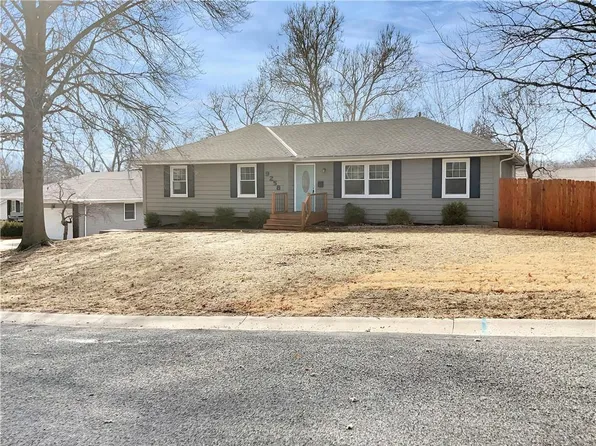 9258 Reeder Dr, Overland Park, KS 66214