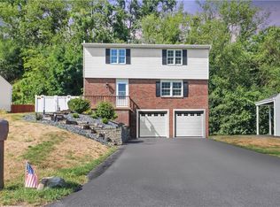 2901 Amy Dr, South Park, PA