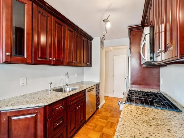 18-05 215th Street #14S, Bayside, NY 11360