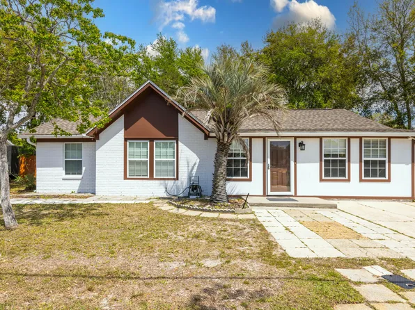 845 Boulevard De L'orleans, Mary Esther, FL 32569