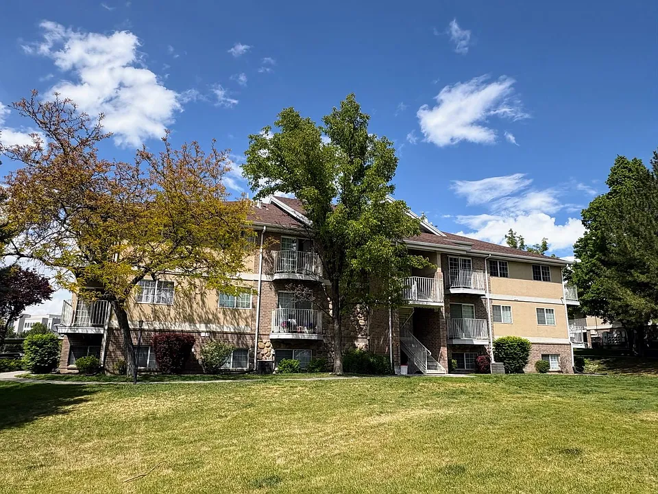 1229 W 1420 N