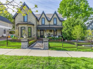 11 Catherine Ave, Aurora, ON L4G 1K4