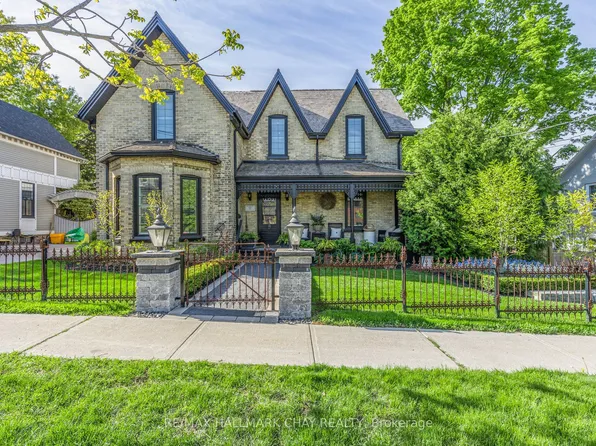 11 Catherine Ave, Aurora, ON L4G 1K4