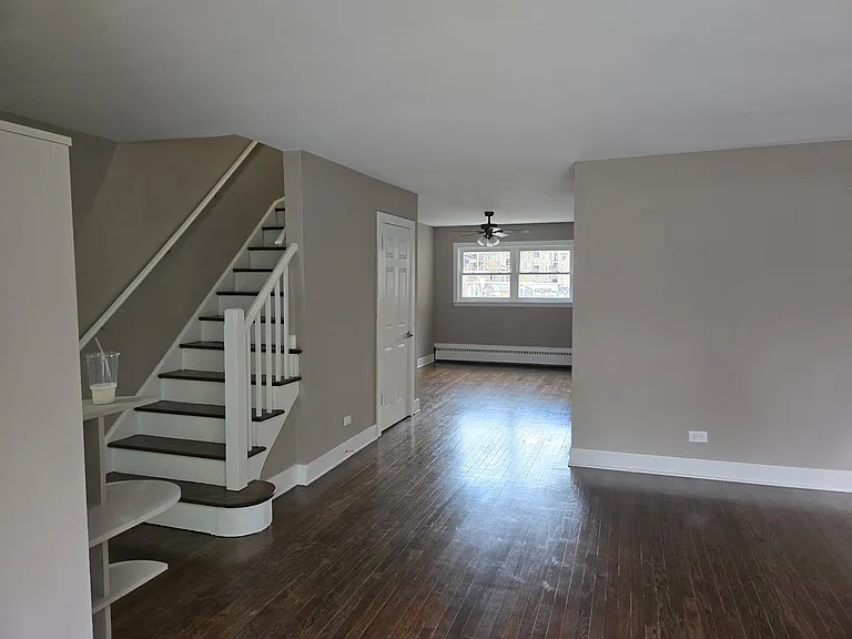 7647 N Greenview Ave — Photo 6