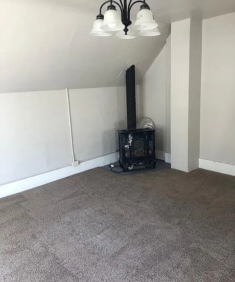 83 N State St — Photo 3