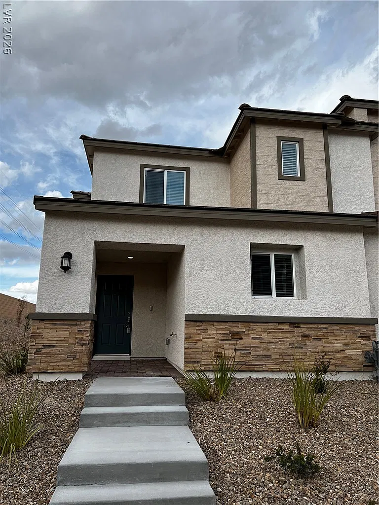 4 bed, 2.5 bath, 1476 sqft, $1,995 — Photo 1