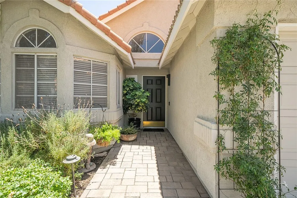 3 bed, 1302 sqft, $3,500 — Photo 3