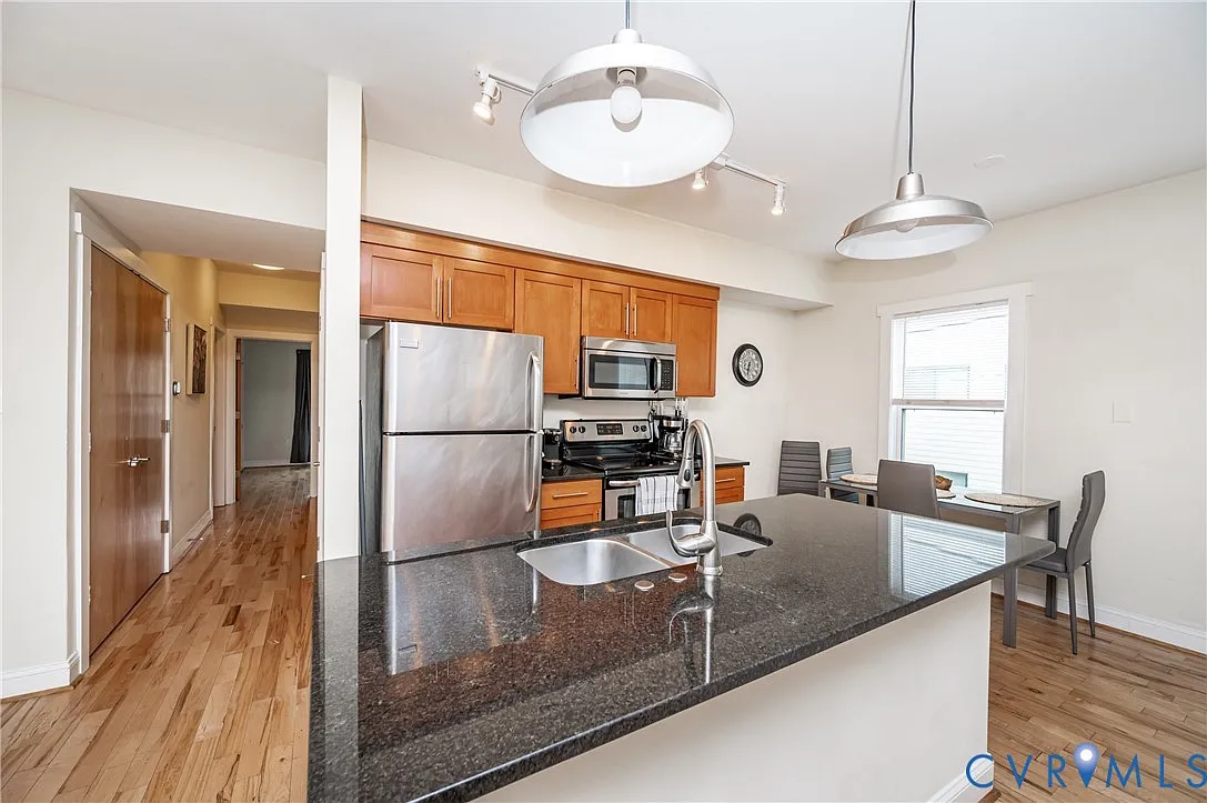 4 bed, 2.0 bath, 2000 sqft, $3,780 — Photo 3