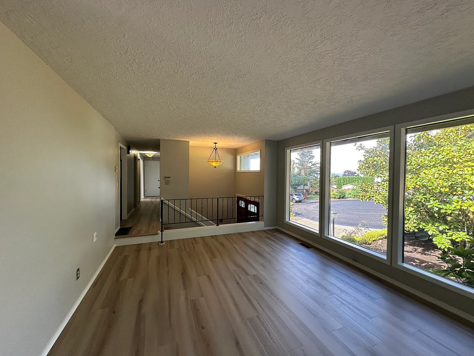3 bed, 2285 sqft, $3,300 — Photo 3