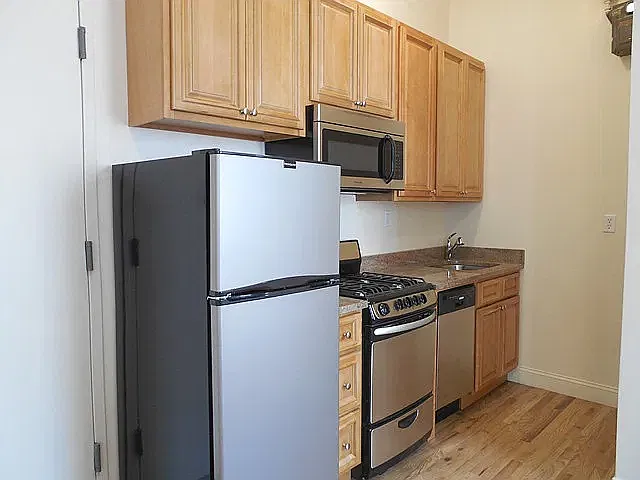234 Thompson Street — Photo 3