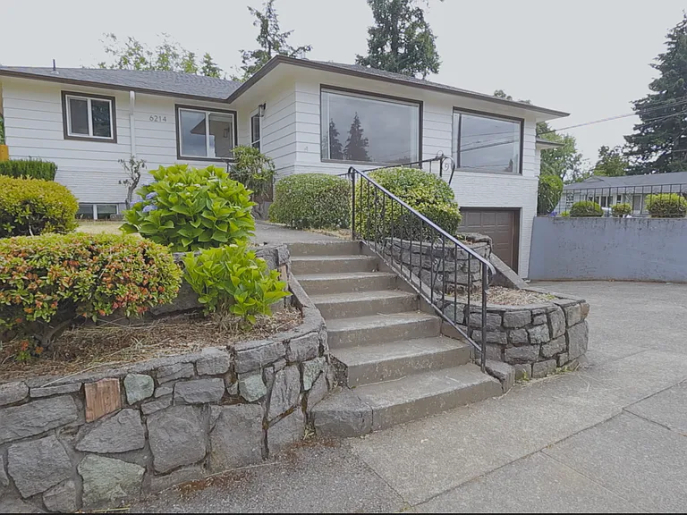 6214 SE Woodstock Blvd — Photo 2
