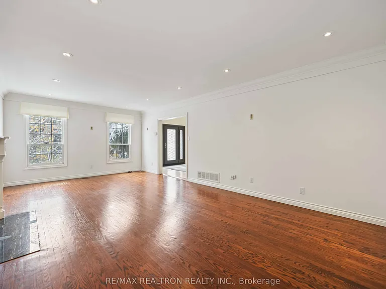 12 Donwoods Dr — Photo 7