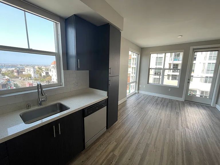 569 W Date St #502 — Photo 24