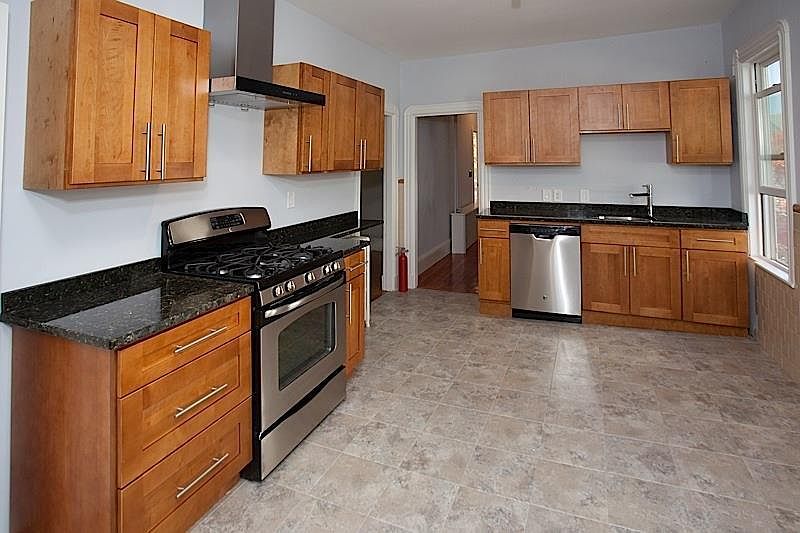 2nd image of 13 Henry Ave #13