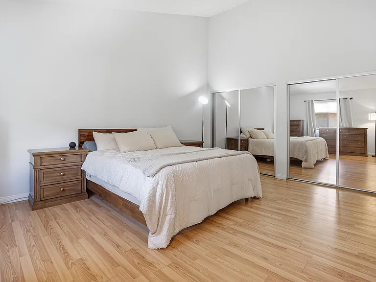 9960 Owensmouth Ave #21 — Photo 15