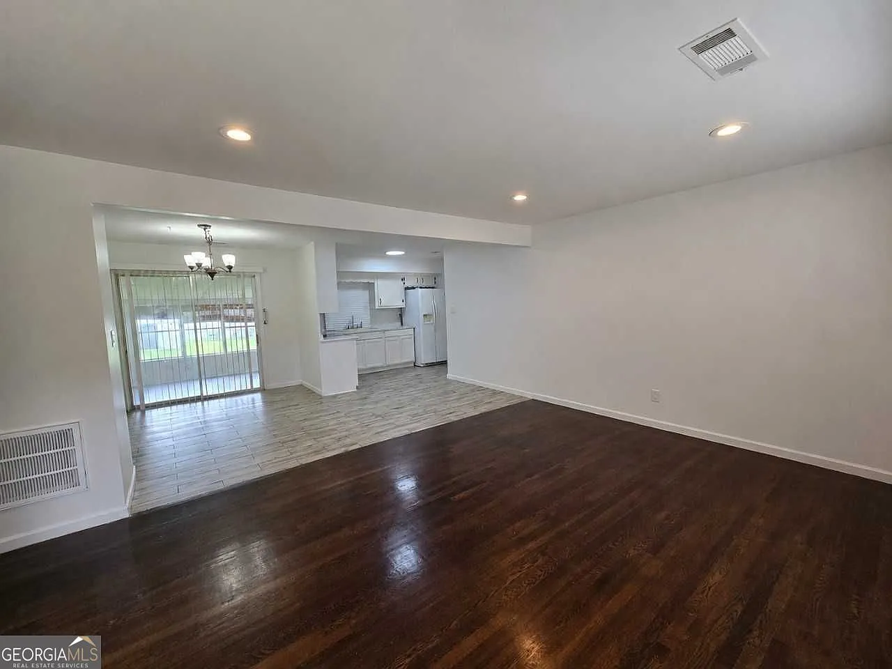 3 bed, 2.0 bath, 1151 sqft, $1,700 — Photo 3