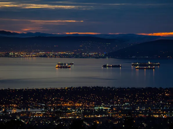 9033 Skyline Blvd, Oakland, CA 94611