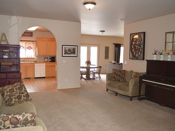 Living Room/Entry