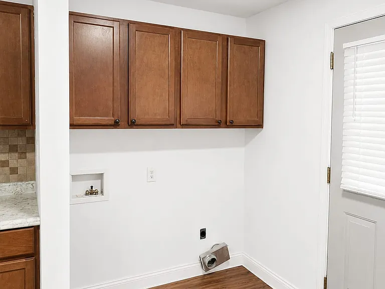 814 Edson St — Photo 3