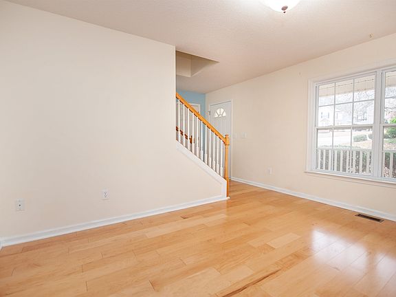 5th image of 125 Eagleston Ln