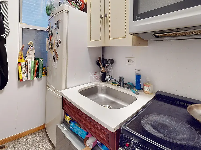 520 E 11th St #14 — Photo 2