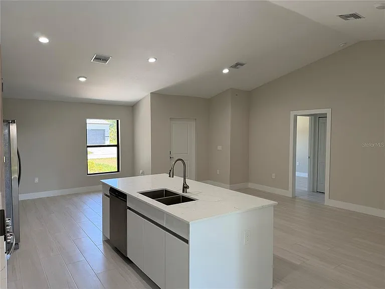 23367 Mayville Ave — Photo 7