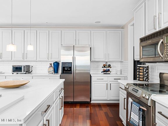 4th image of 400 E Bay St #2206