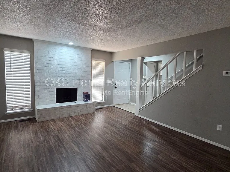 6713 Lyrewood Ln — Photo 2