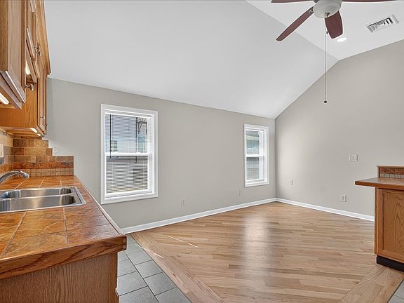 2nd image of 53 Beekman St APT D