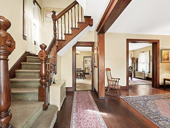 4th image of 10 Beech St
